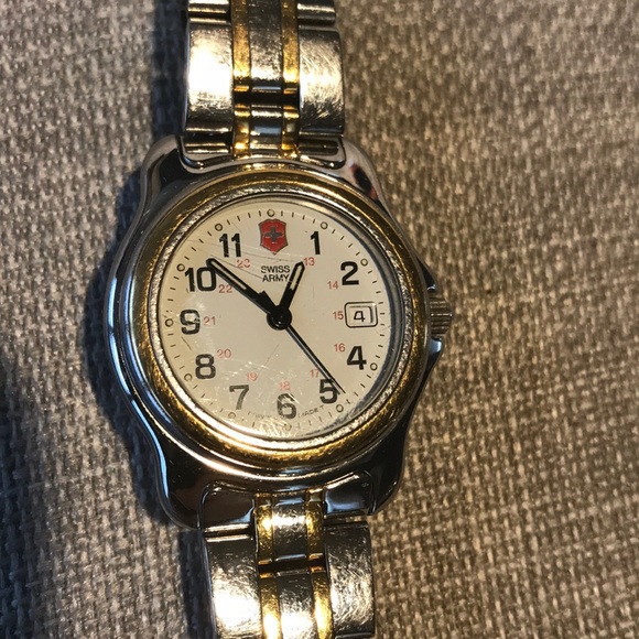 Vint. Victorinox Swiss army officers watch {ACC - Picture 2 of 6